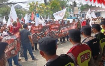 Ratusan Petani Datangi Kantor ATR/BPN Karawang, Desak RUU Reforma Agraria Disahkan