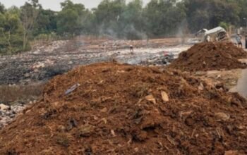 Pemdes Pangulah Selatan Tata Bekas Lokasi Sampah, 5 Truk Tanah Merah Digunakan