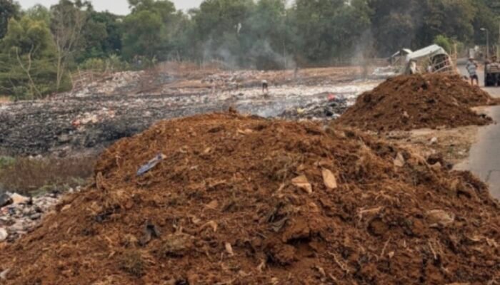 Pemdes Pangulah Selatan Tata Bekas Lokasi Sampah, 5 Truk Tanah Merah Digunakan