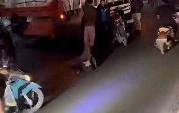 Nahas! Pengendara Motor Terlindas Truk di Pancawati, Lalu Lintas Karawang-Cikampek Macet Total
