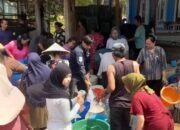Krisis Air Bersih Meluas, 8.422 KK di Karawang Terima Bantuan Air