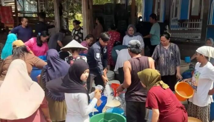 Krisis Air Bersih Meluas, 8.422 KK di Karawang Terima Bantuan Air