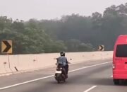 Nekat! Pemotor Pelat Z Melaju Kencang di Tol Cipularang Arah Bandung