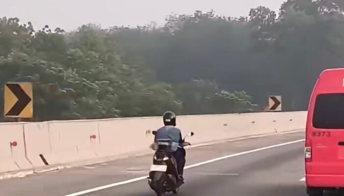 Nekat! Pemotor Pelat Z Melaju Kencang di Tol Cipularang Arah Bandung