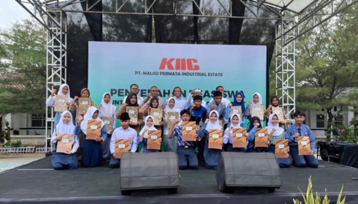 Dukung Pendidikan Karawang, KIIC Beri Beasiswa untuk 280 Siswa