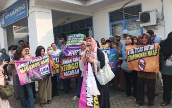 Tabungan Rp5 Miliar Macet 6 Bulan, Nasabah LKM Karawang Tuntut Kepastian