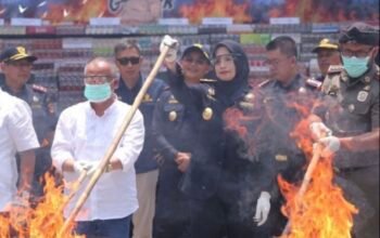 Bea Cukai Jabar Musnahkan 33 Juta Batang Rokok Ilegal Senilai Rp50 Miliar