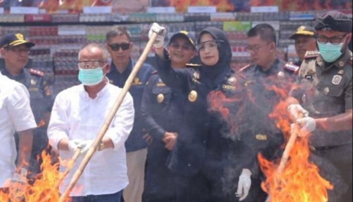 Bea Cukai Jabar Musnahkan 33 Juta Batang Rokok Ilegal Senilai Rp50 Miliar