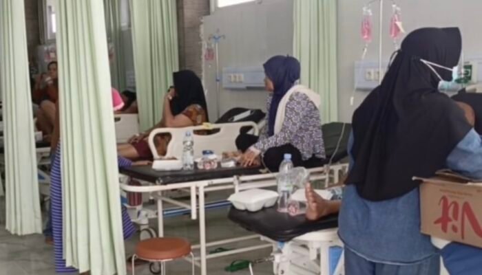 Diduga Terpapar Bahan Kimia PT Pindo Deli, 25 Warga Kutamekar Dirawat di Rumah Sakit
