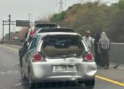 Geger! Tabrakan Beruntun Libatkan 3 Mobil di KM 49 Arah Cikampek