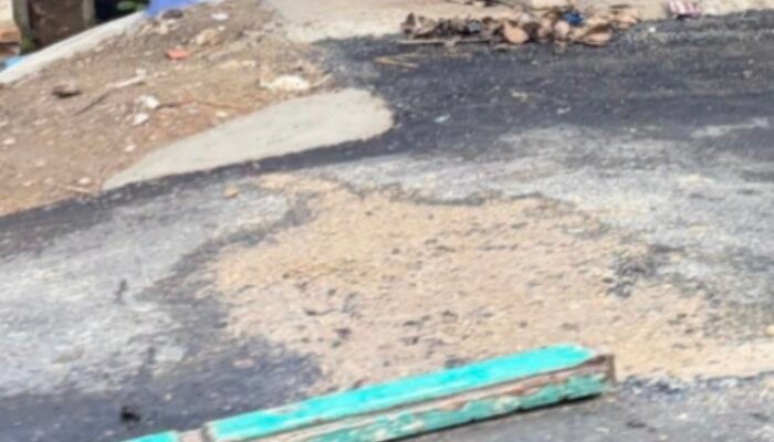 Proyek Drainase Disorot, Kondisi Jalan Cikalong-Cilamaya Dikeluhkan Warga