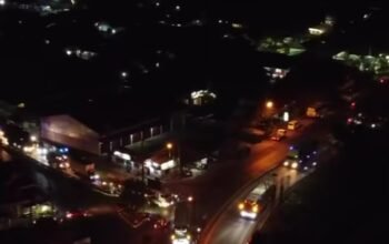 Arus Lalu Lintas Simpang Jomin-Pangulah Karawang Masih Padat hingga Malam